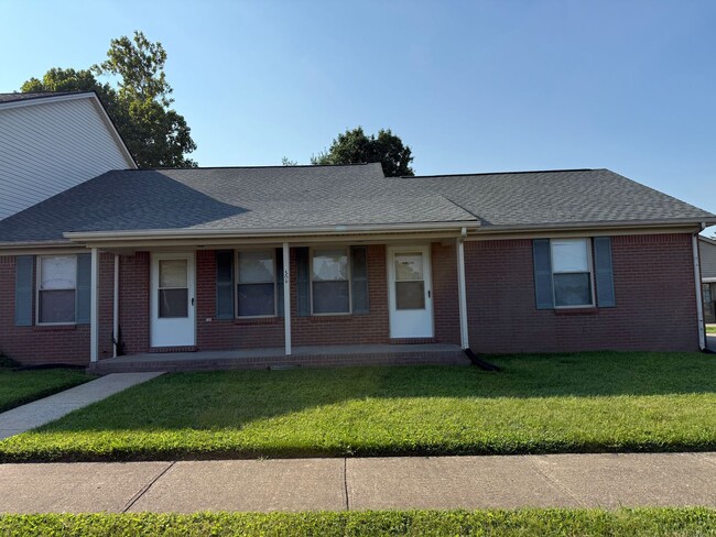 Building Photo - 2 bedroom 2 bath townhouse