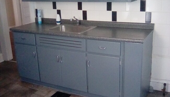 Foto del edificio - 1 W Perrin Ave