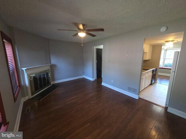 Foto del edificio - 8803 Hayshed Ln