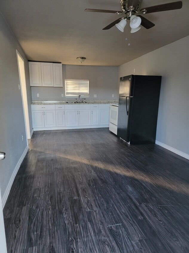 Foto principal - 6302 Jackson Rd