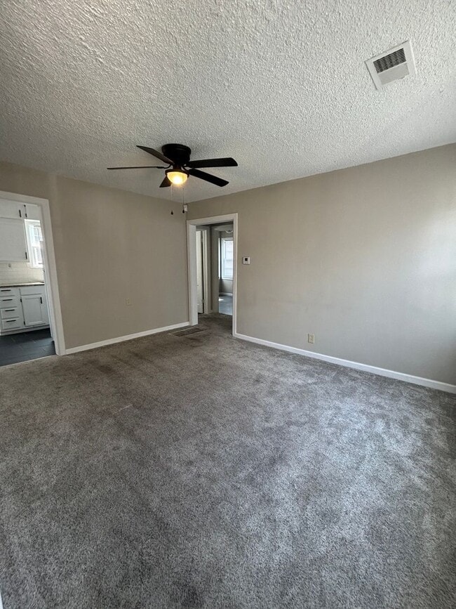 Building Photo - Charming 2 Bedroom 1 Bathroom Home located Northeast Wichita-Move In Ready