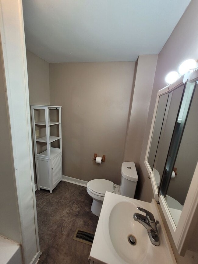 Photo - 1809-1811 Morton - Four Eight Apartment