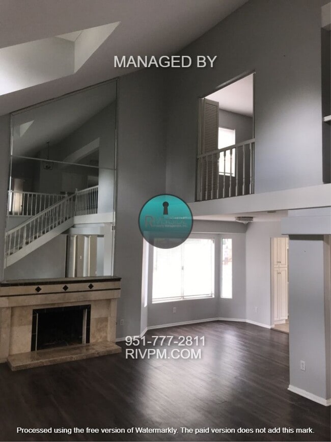 Building Photo - Spacious 4 Bed, 3 Bath Pool Home With Sunn...
