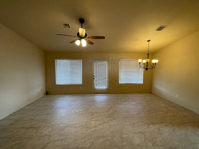 Foto del edificio - 2181 S 37th Ave