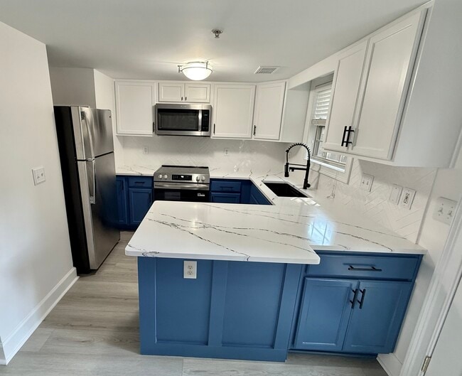 Photo - 28 Villa Ct SE House