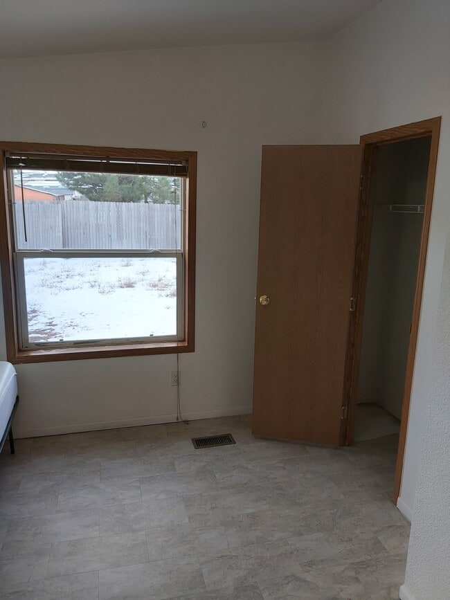 Building Photo - 1205 Mac Laughlin Ct