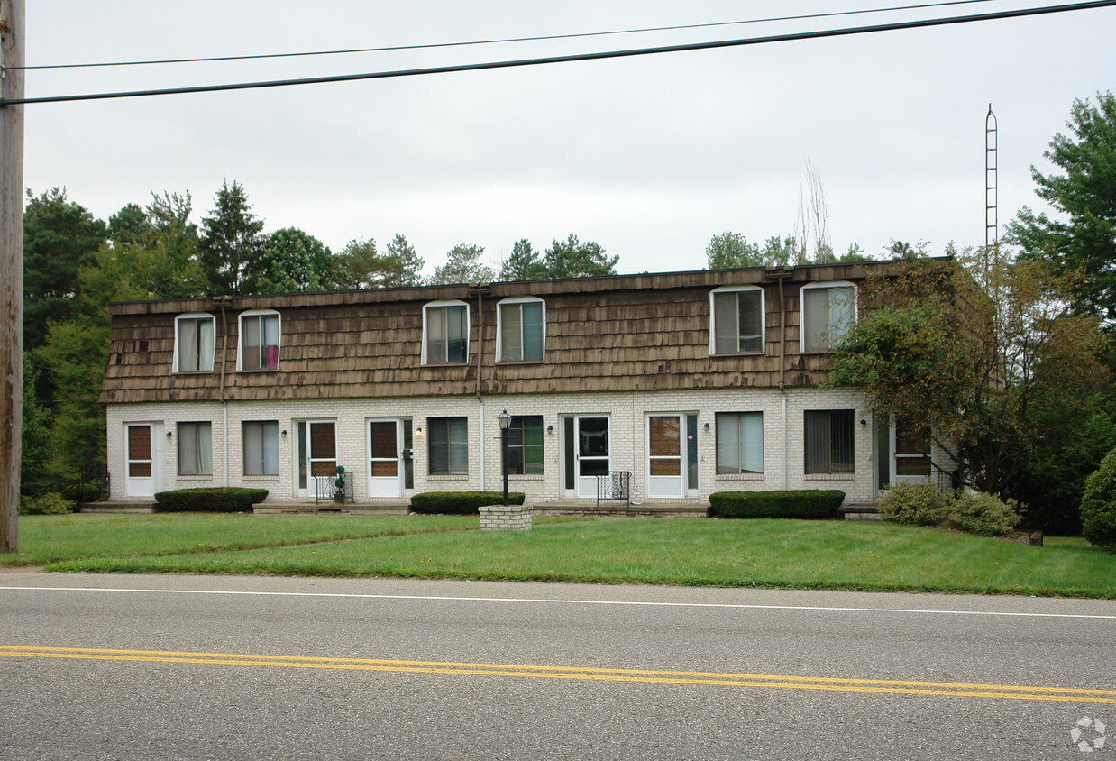 Building Photo - 1548-1558 Niles Cortland Rd