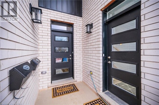 Building Photo - 498 Karn St