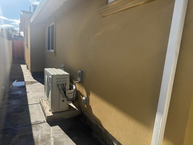 Building Photo - 1632 Wayne Ave