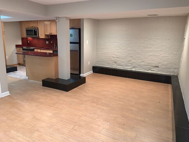 Building Photo - Spacious Two Bedroom Two Bathroom Petworth...