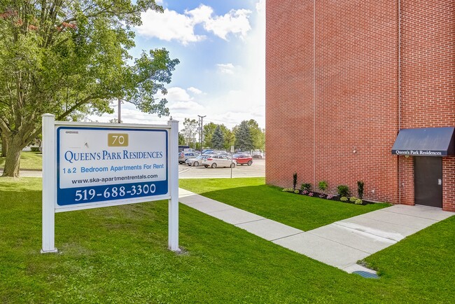 Photo du bâtiment - Queens Park Residences