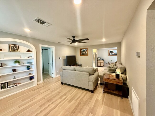 Foto del edificio - 200 Santa Rita Dr