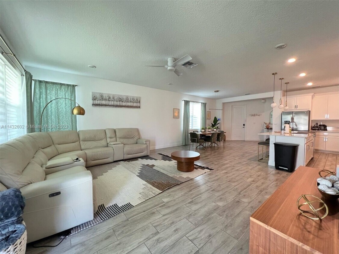 Primary Photo - 4 br, 3 bath House - 4224 Marina Way