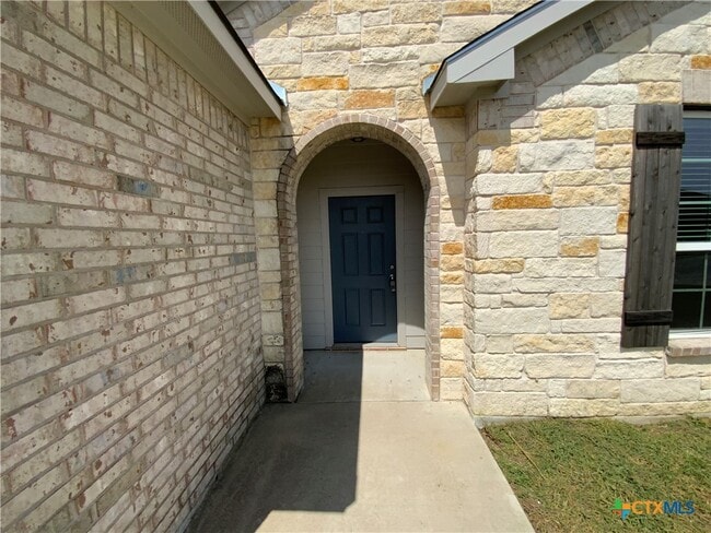 Building Photo - 1110 Lakeway Crossing Dr