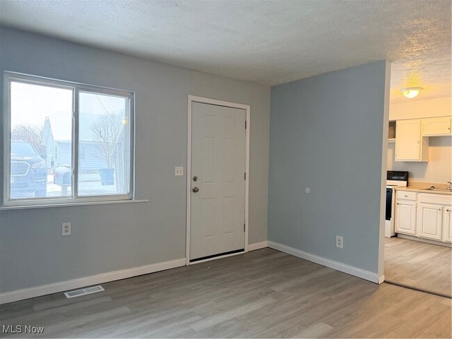 Building Photo - 2045 20th St SW