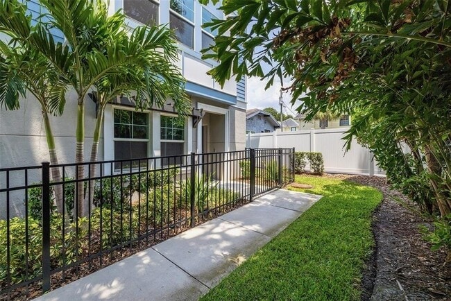 Building Photo - 3120 W Azeele St