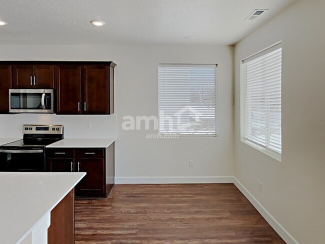 Building Photo - 1399 E Perelle Ln