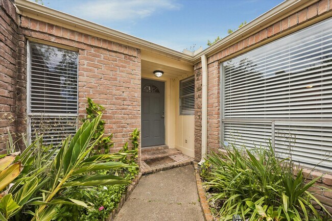Building Photo - 2110 Gray Falls Dr