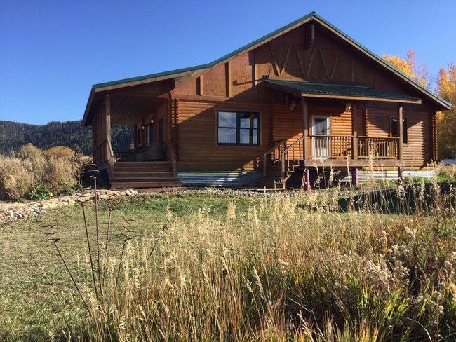 Foto del edificio - Custom chalet located in an exclusive neighborhood at the base of Teton Pass