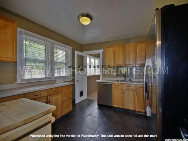 Building Photo - NO DEPOSIT option available for qualified renters!