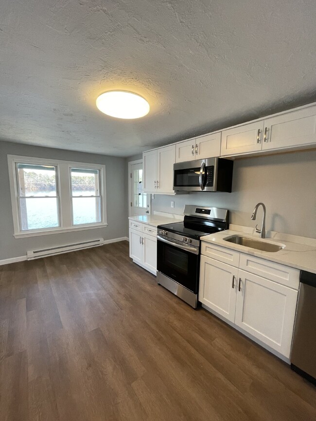 Building Photo - Modern 1 Bed, 1 Bath on Lake Quinsigamond