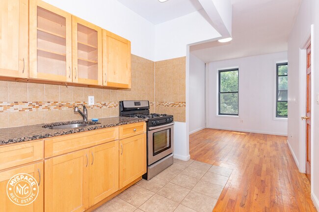 Foto del edificio - 518 Willoughby Ave