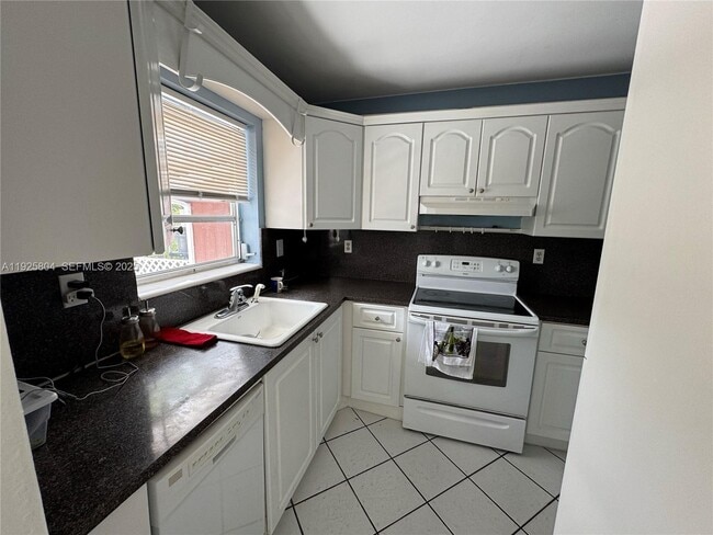 Foto del edificio - 13846 Kendale Lakes Dr