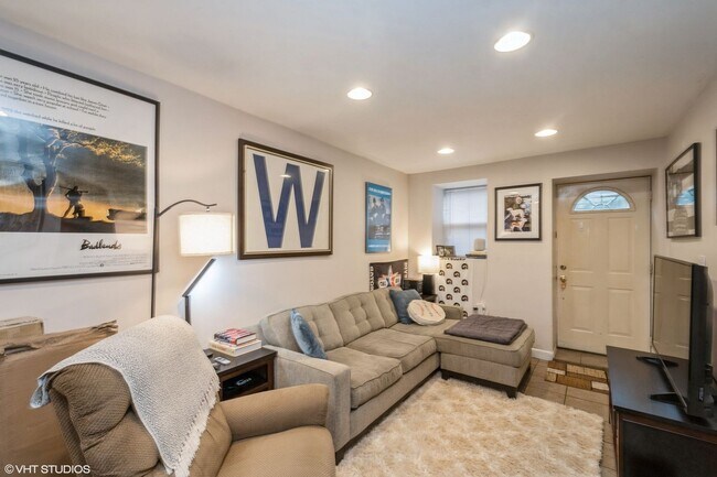 Foto del edificio - 2305 N Oakley Ave