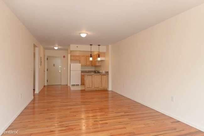 Building Photo - 160 Hilton Ave