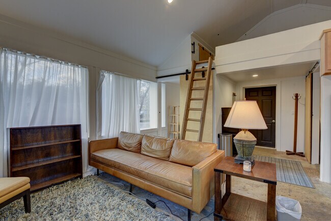 Building Photo - 113 Neese Dr