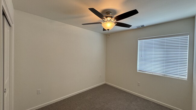 Foto del edificio - 7090 Elm St