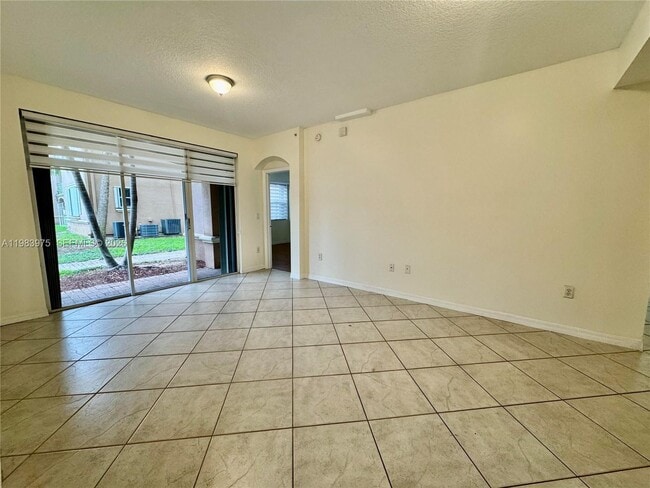 Building Photo - 6520 NW 114th Ave