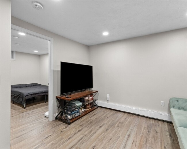Building Photo - 22 Gilboa St