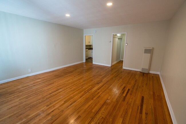 Interior Photo - 478 Landfair Ave