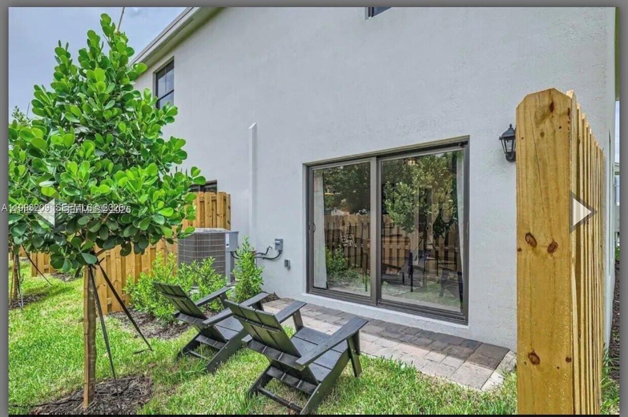 Foto del edificio - 445 NE 1st St