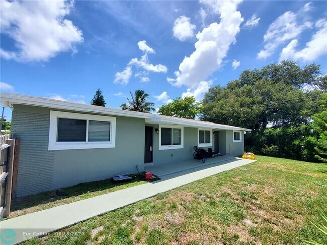 Building Photo - 430 SW 9th Ave