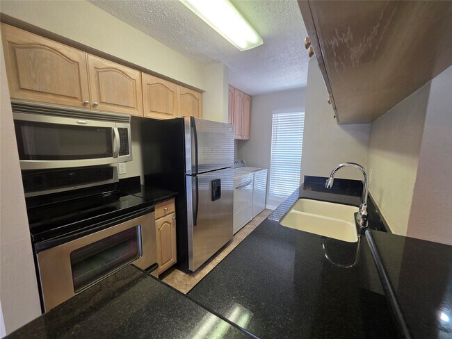 Foto del edificio - 311 Yacht Club Ln