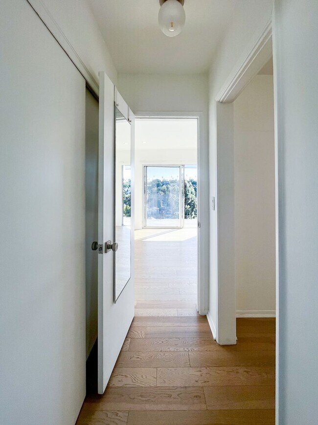 Building Photo - 1416 Westerly Terrace