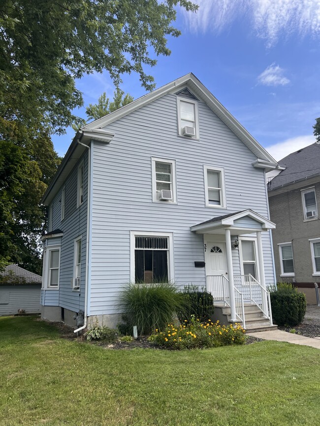 Building Photo - 37 Maple Ave
