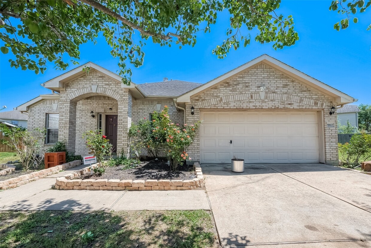 Foto principal - 9407 Dora Meadows Dr