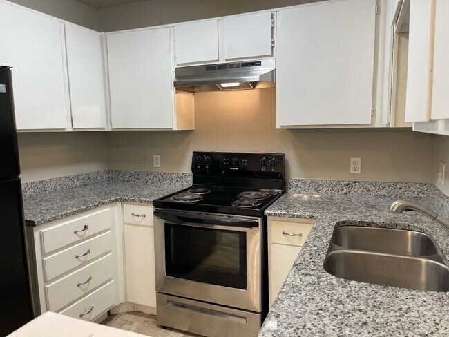 Building Photo - 5432 Creekridge Rd Arlington TX 76018