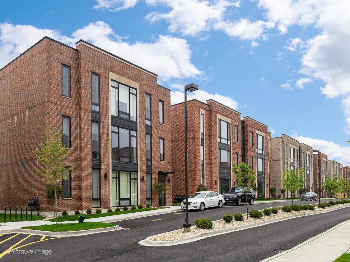 Foto principal - 6537 W Dickens Ave