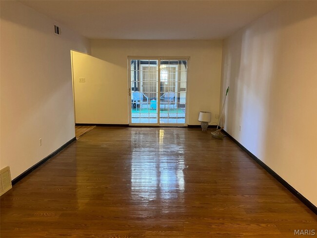 Building Photo - 1040 Pinegate Dr