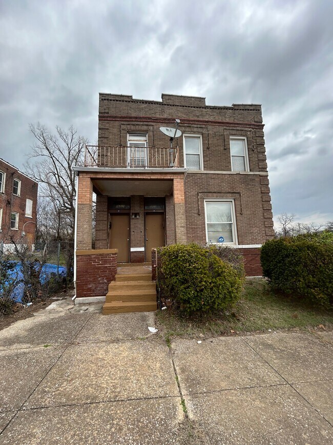 Building Photo - 5601 Lotus Ave