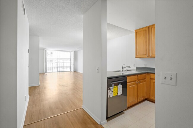 Foto del edificio - 10751 Wilshire Blvd