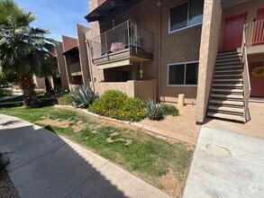 Building Photo - 5525 E Thomas Rd