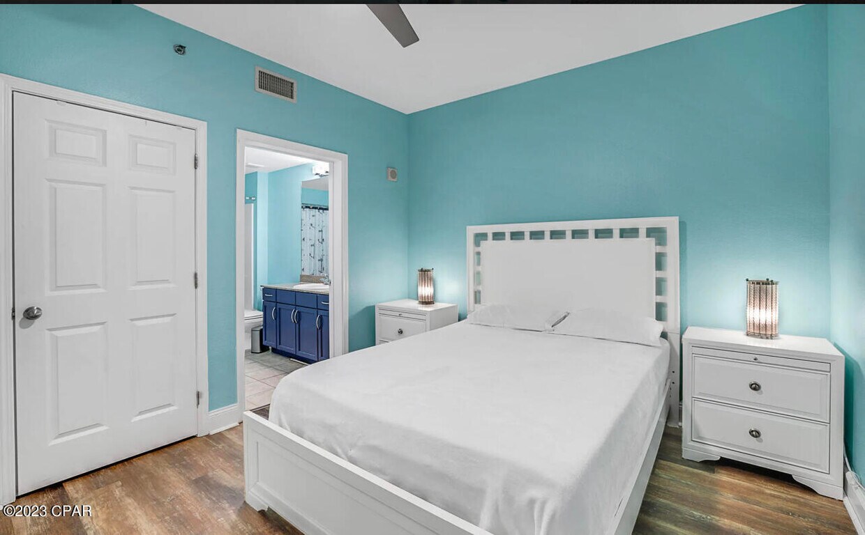 Foto principal - 9860 S Thomas Dr