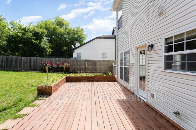 Building Photo - 302 Cherry Dr