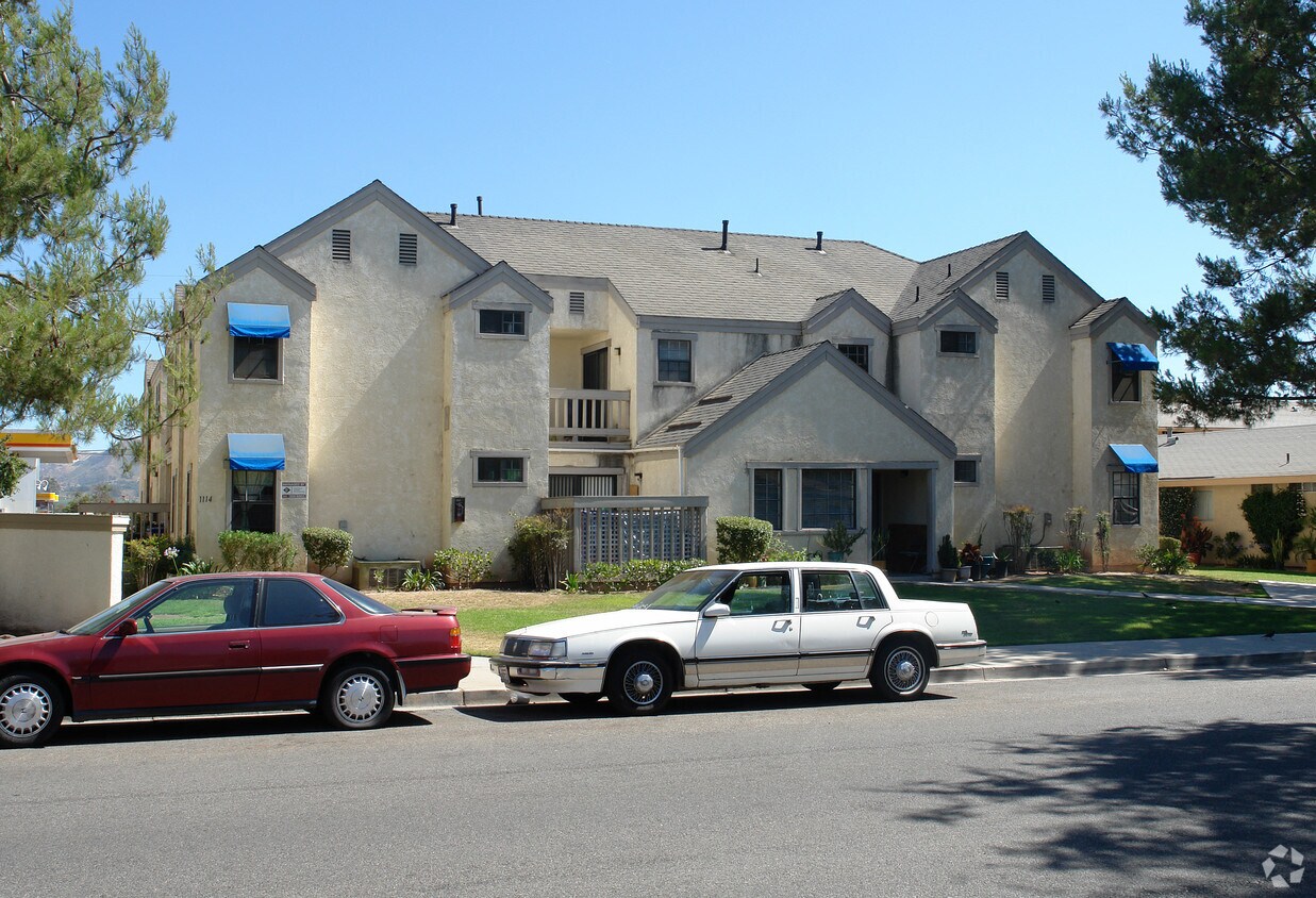 Primary Photo - 1104-1114 El Paseo St