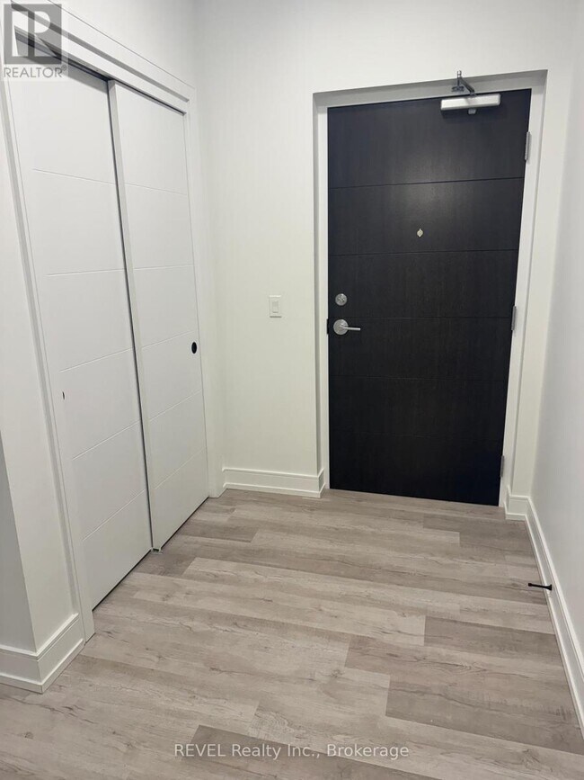 Photo du bâtiment - 210 - 300B FOURTH AVENUE